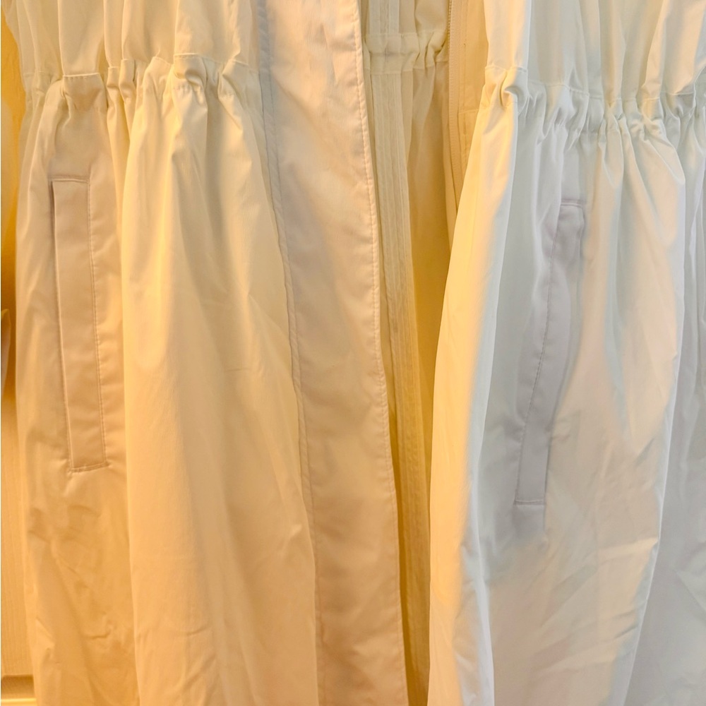 ATHLETA long, lightweight, white hooded windbreaker rain jacket. Elastic waist. - Picture 6 of 10